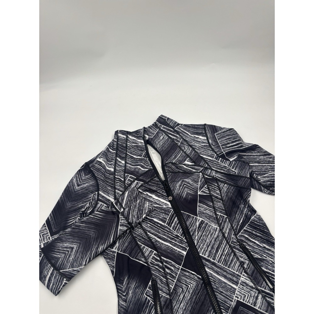 Lululemon Women's 12 Nylon Black Striped Scuba Full-Zip‎ Jacket